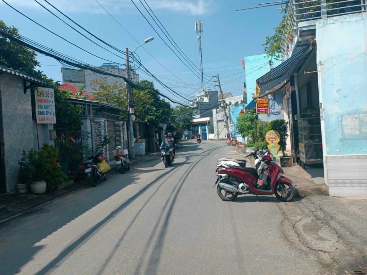 Cho thuê nhà 2 lầu mới sửa, nằm mặt tiền đường số 6 chỉ 10 triệu/tháng