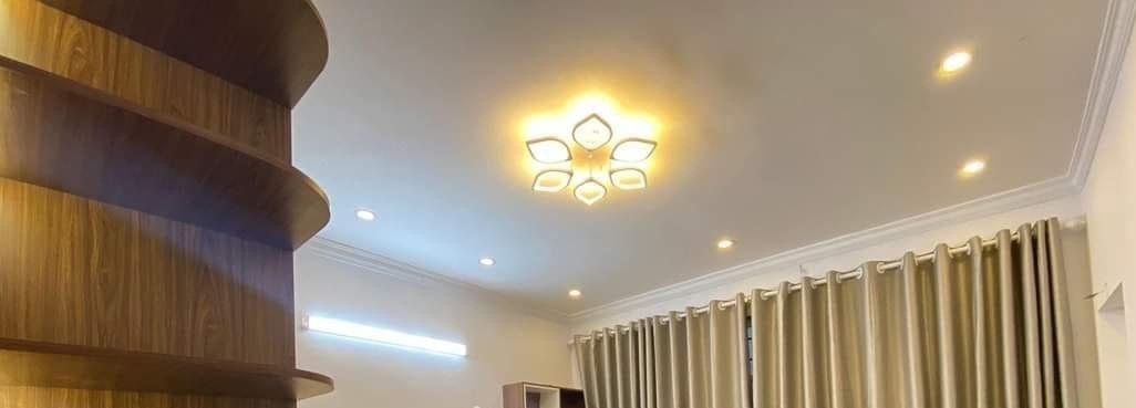 Cần bán nhanh nhà mặt phố ở Hoàng Mai, Hà Nội sổ đỏ chính chủ