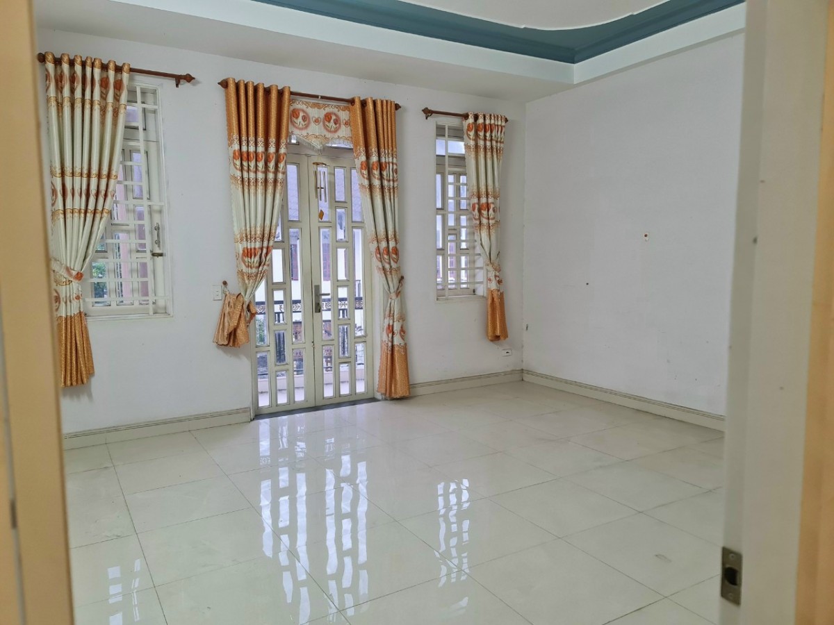 Nhà nguyên căn đường 1, Long Thạnh Mỹ, Thủ Đức giá 15tr/tháng