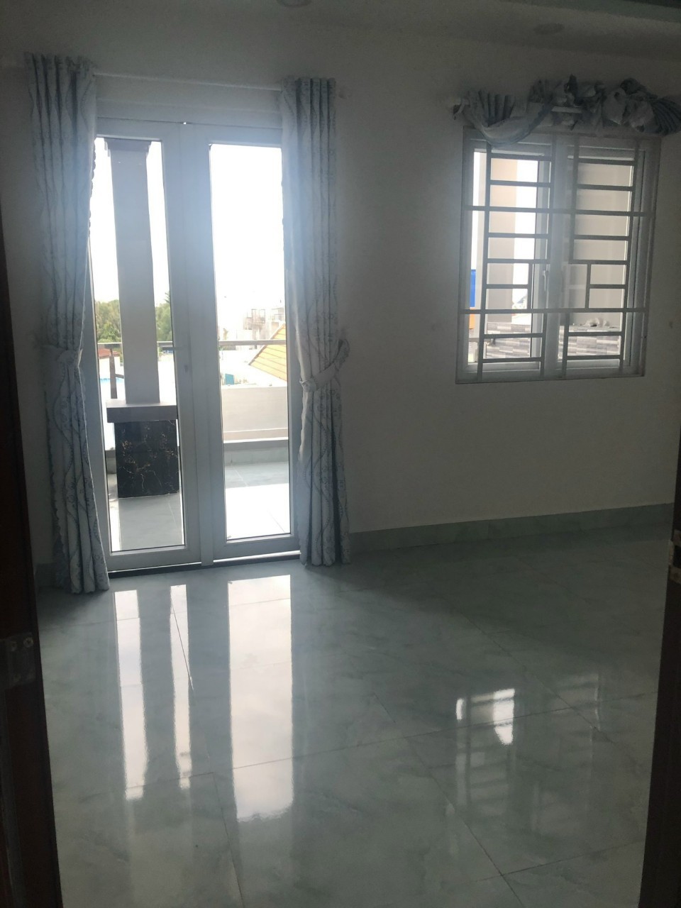 Cho thuê nhà 4 tầng hẻm xe tải đường Lò Lu quận 9 giá 10tr/tháng