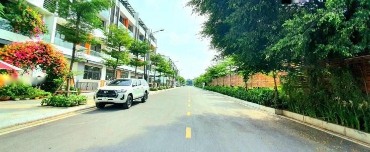 Chính chủ cần tiền bán gấp lô shophouse ở Long Biên, Hà Nội