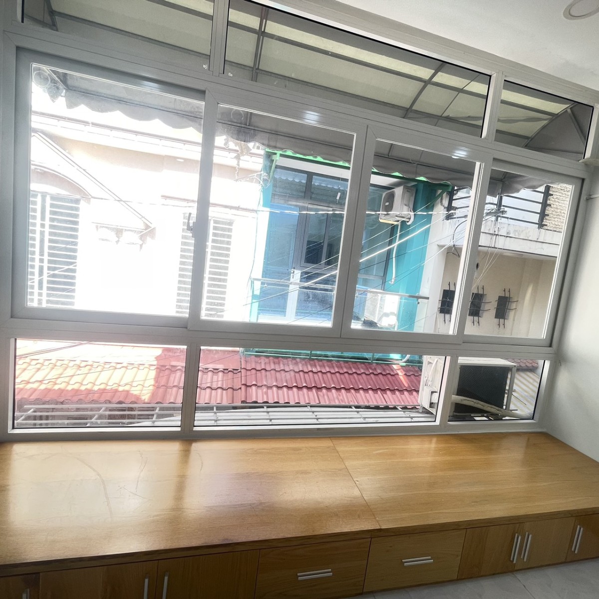 Cho thuê nhà nguyên căn hẻm Tôn Đản, quận 4