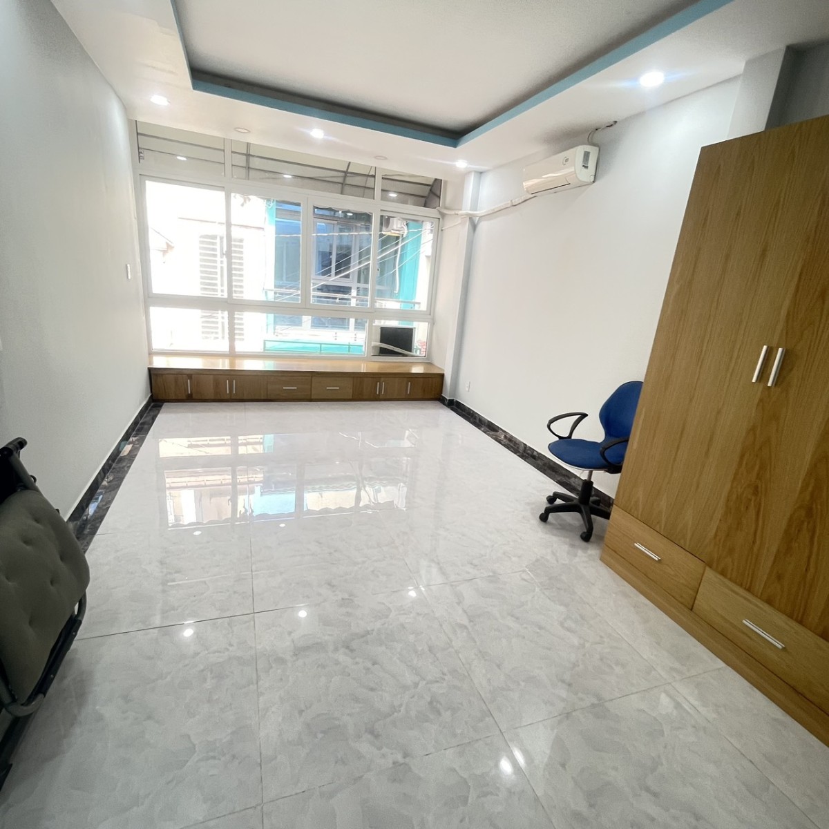 Cho thuê nhà nguyên căn hẻm Tôn Đản, quận 4