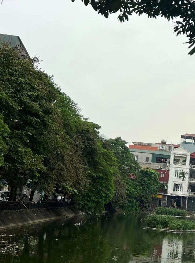 Bán nhà mặt phố đường Bồ Đề, Long Biên, Hà Nội thoáng đãng mát mẻ