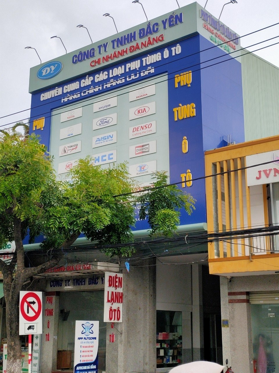 Cho thuê tòa nhà 3 tầng liền nhà xưởng mặt tiền đường Tôn Đức Thắng