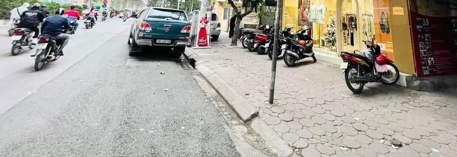 Cần tiền bán nhanh căn nhà mặt phố Cầu Giấy, Hà Nội