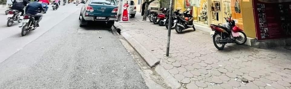 Cần tiền bán nhanh căn nhà mặt phố Cầu Giấy, Hà Nội