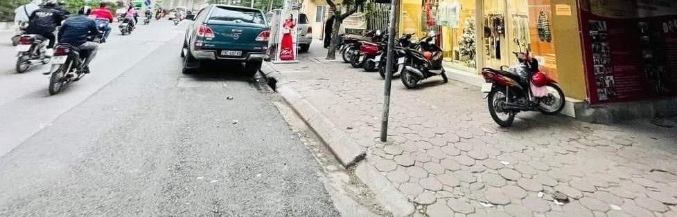 Cần tiền bán nhanh căn nhà mặt phố Cầu Giấy, Hà Nội