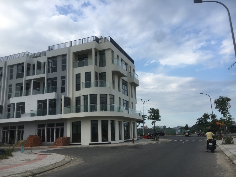 Chính chủ cần cho thuê nhà 3 mặt tiền, 4 tầng đường Hoàng Thị Loan