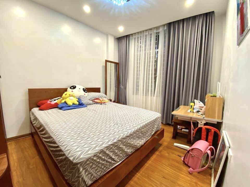 Bán nhà riêng ngõ 63 Thái Thịnh 40,5m2 5T MT 6,5m Ô Tô Giá Chỉ 7,5 Tỷ