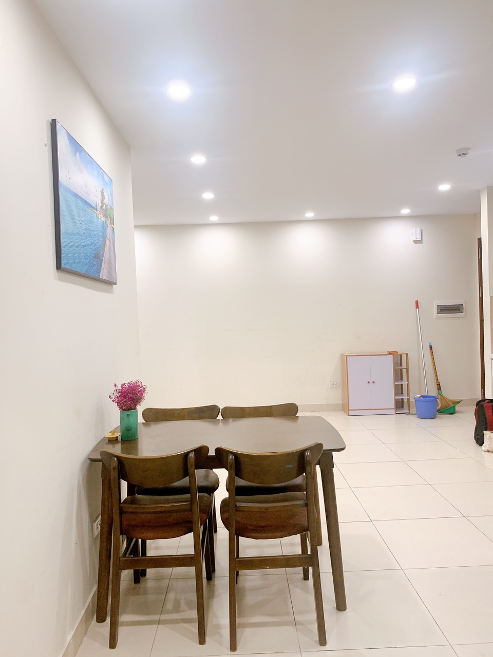 CC cho thuê CHCC A10 Nam Trung Yên. CH tầng 21, 76m2, 2PN, NT đẹp, giá 13 tr/th, LH: 0931 924 999