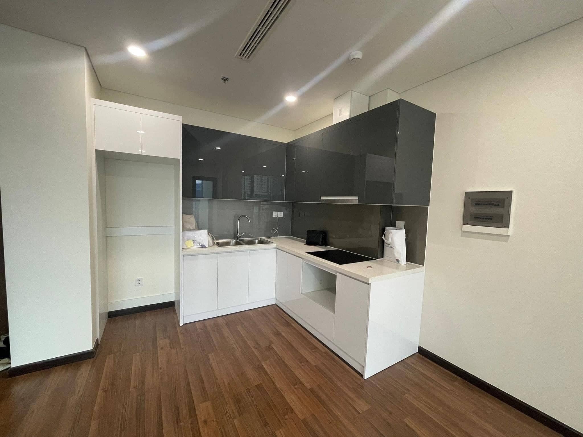 CC cho thuê CHCC A10 Nam Trung Yên. CH tầng 21, 76m2, 2PN, NT đẹp, giá 13 tr/th, LH: 0931 924 999