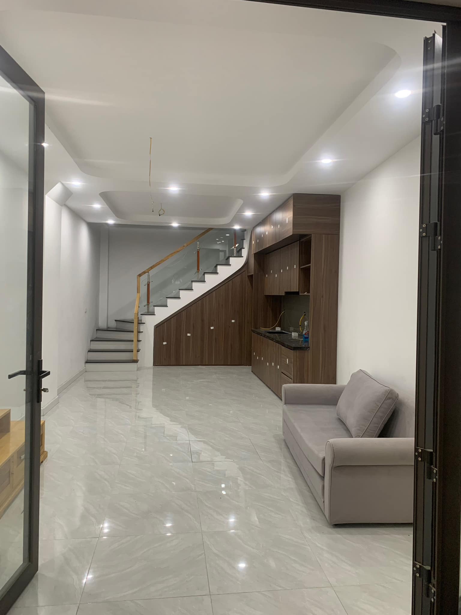 Nhà đẹp ở luôn, trước nhà rộng 2,5m, gần bãi gửi xe ô tô, 40m2 giá chỉ 6.3 tỷ