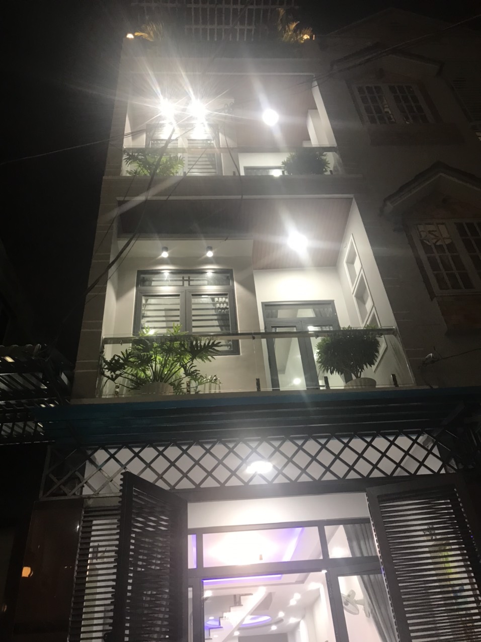 Tôi cần bán nhà mới xây năm ngoái, 4 tầng,  P.10, 119m², 4.65 tỷ