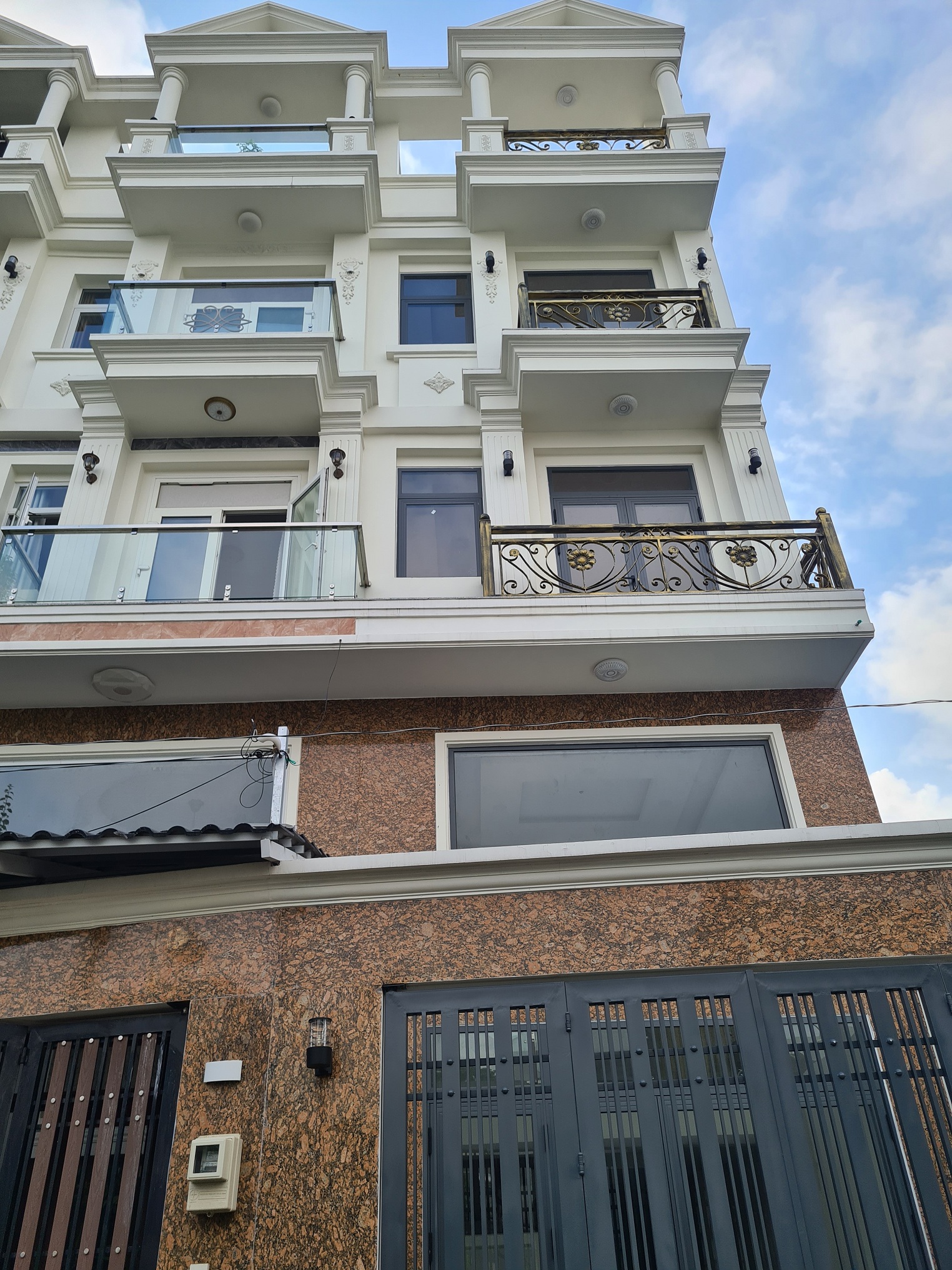 Bán nhà 2 Mặt Tiền, 4 tầng 202m², giá chỉ có 5.9 tỷ