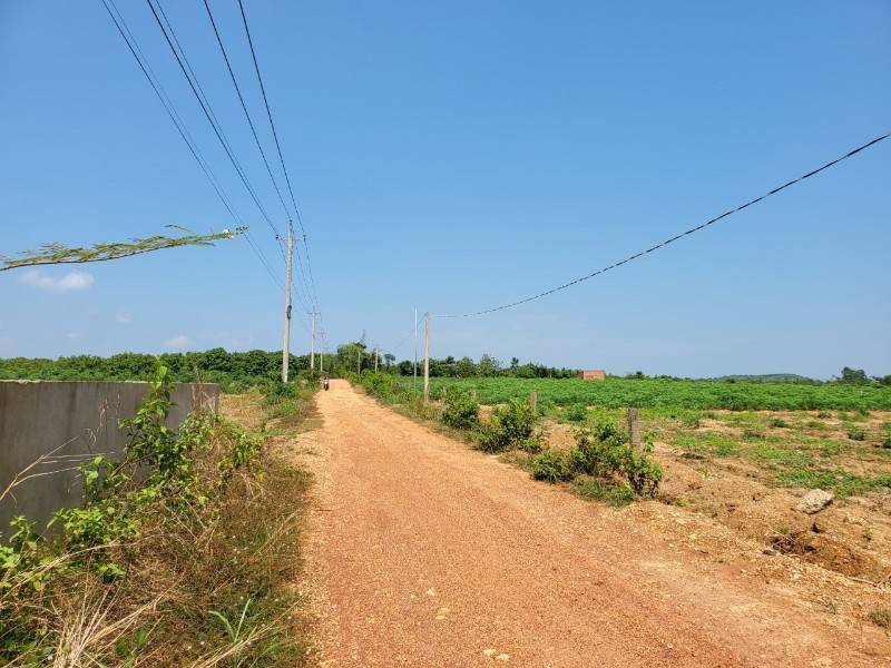 Cần bán đất mặt tiền gần khu công nghiệp Định Quán