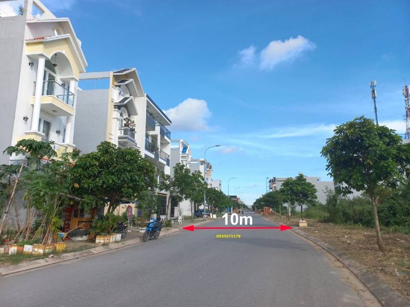 Cần bán gấp nền đất 68m2 MT 12m cách Võ Văn Kiệt 400m, sổ hồng riêng