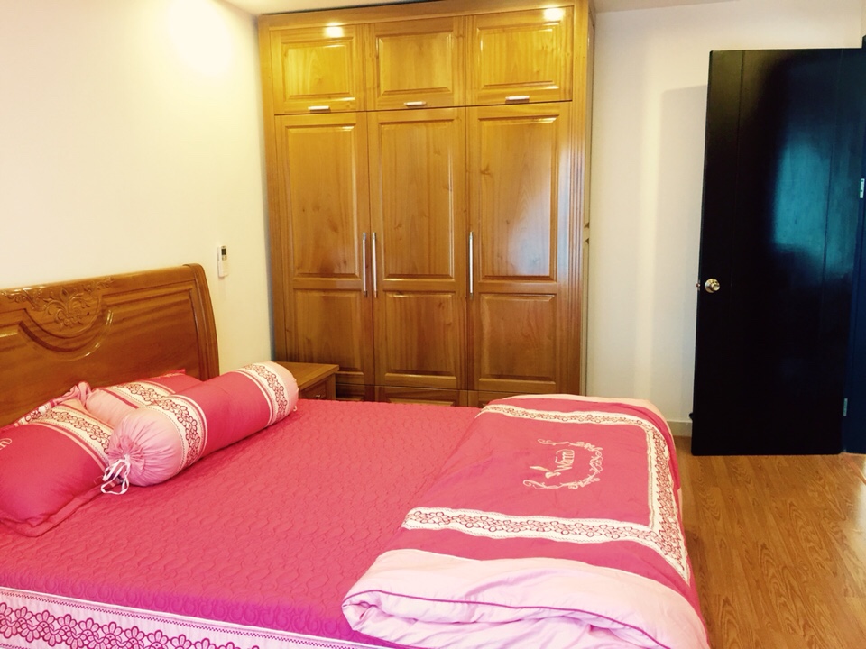 Cho thuê căn hộ 129 Trương Định tầng trung 90m2, 3PN, đồ cơ bản