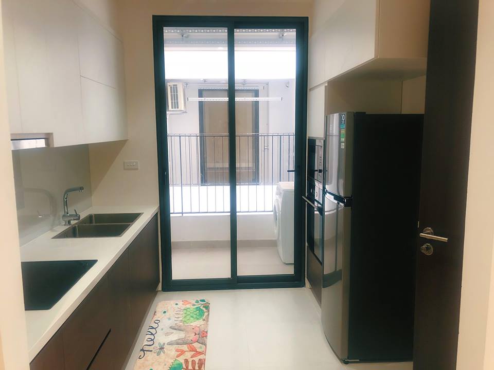 Cho thuê chung cư đầy đủ đồ ngõ 120 Hoàng Quốc Việt, 105m2, 3 phòng ngủ, đủ đồ, 9tr/tháng.