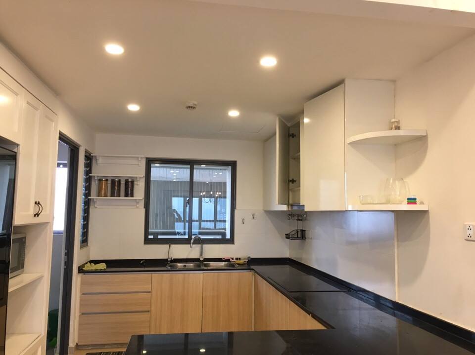 Cho thuê căn hộ chung cư tòa OCT3A Resco Cổ Nhuế, 3PN, ban công ĐN, DT 160m2 có đồ nhà đẹp 9tr/th