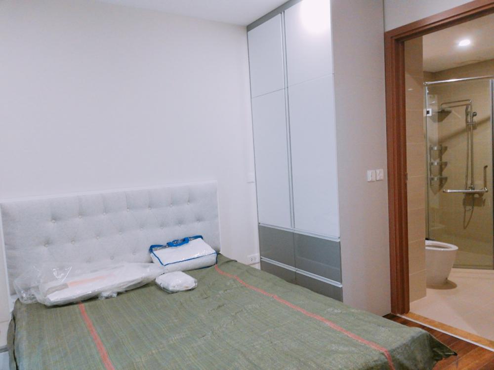 Chính chủ cho thuê 2 ngủ đủ nội thất view sân golf chung cư Ciputra