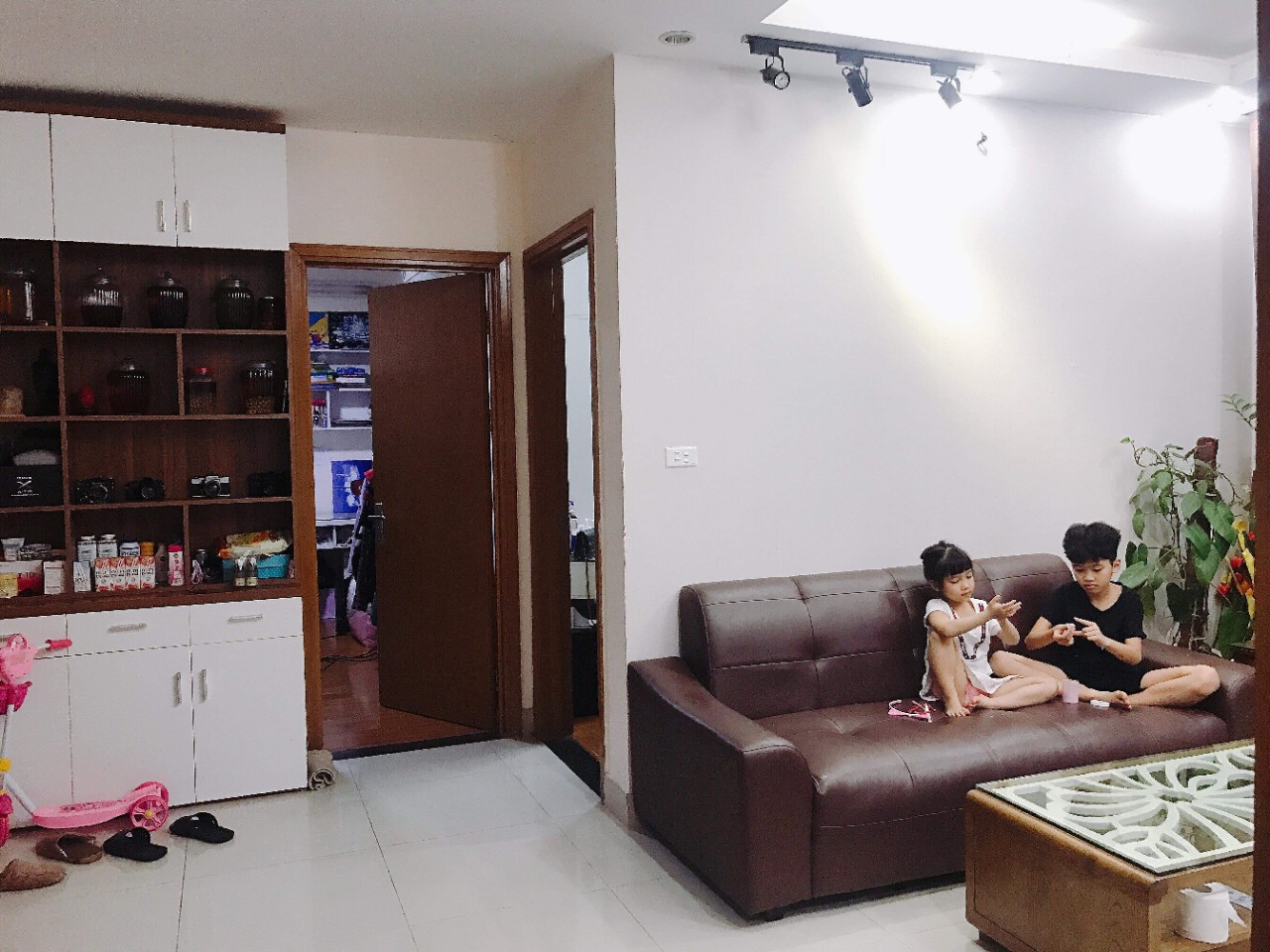Cho thuê CHCC Him Lam Thạch Bàn 2 ngủ full đồ đẹp 9tr