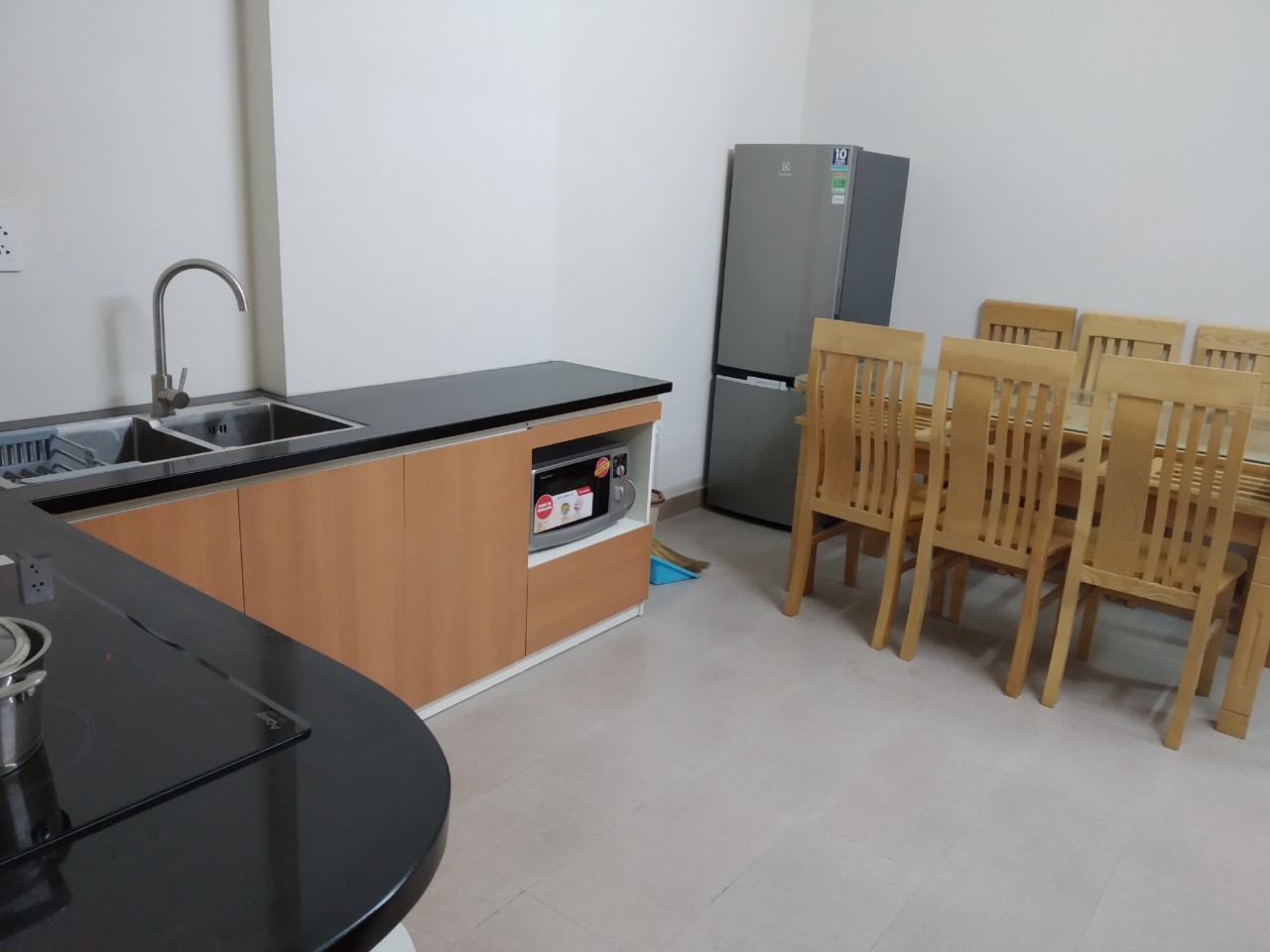 Cho thuê căn hộ chung cư báo nhân dân Xuân Phương Residence căn góc 4PN full đồ đường Trần Hữu Dực