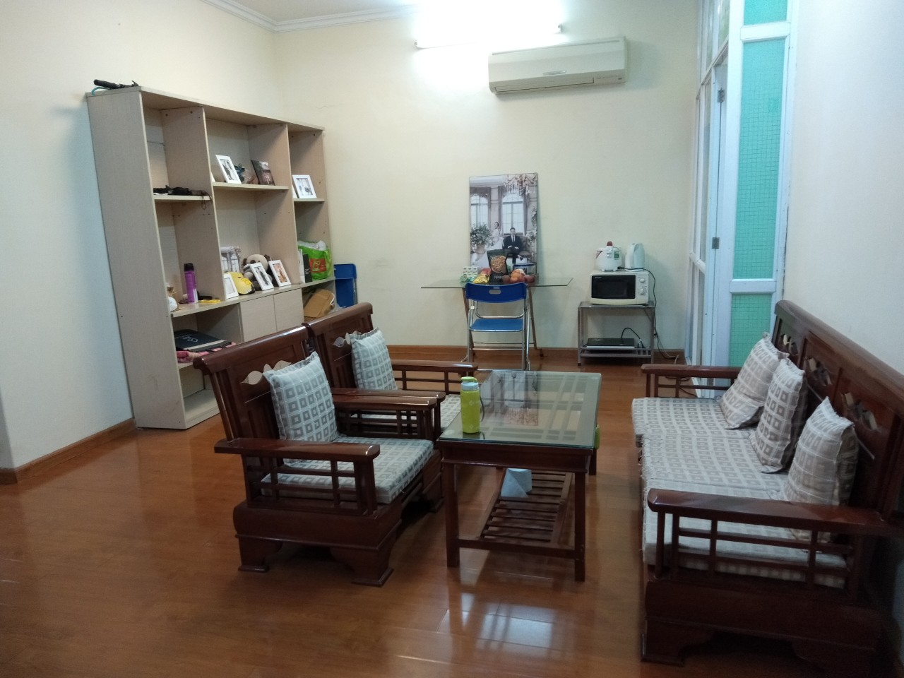 Cho thuê gấp căn hộ chung cư Vimeco 2, Nguyễn Chánh, 2 phòng ngủ, đủ đồ , cách BigC 200m