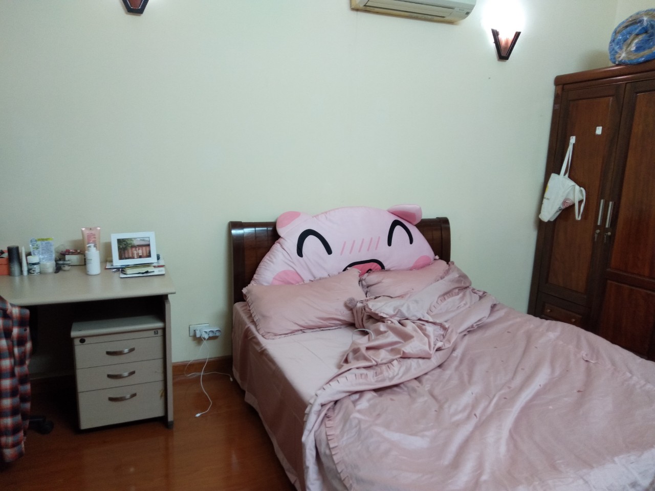 Cho thuê gấp căn hộ chung cư Vimeco 2, Nguyễn Chánh, 2 phòng ngủ, đủ đồ , cách BigC 200m