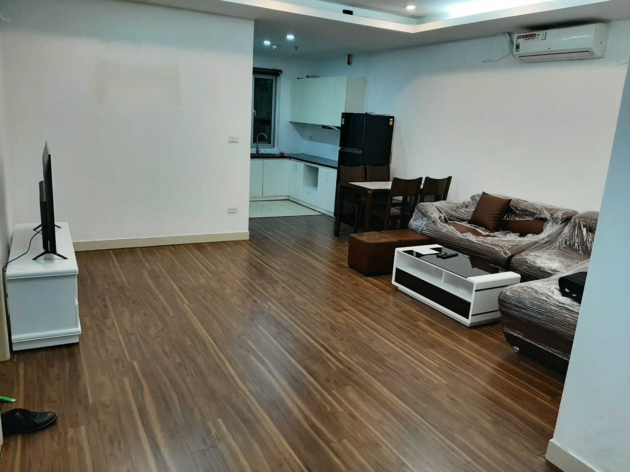 Cho thuê chung cư Udic Riverside 122 Vĩnh Tuy 65m2 2PN thoáng mát có đồ cơ bản, 9tr/th