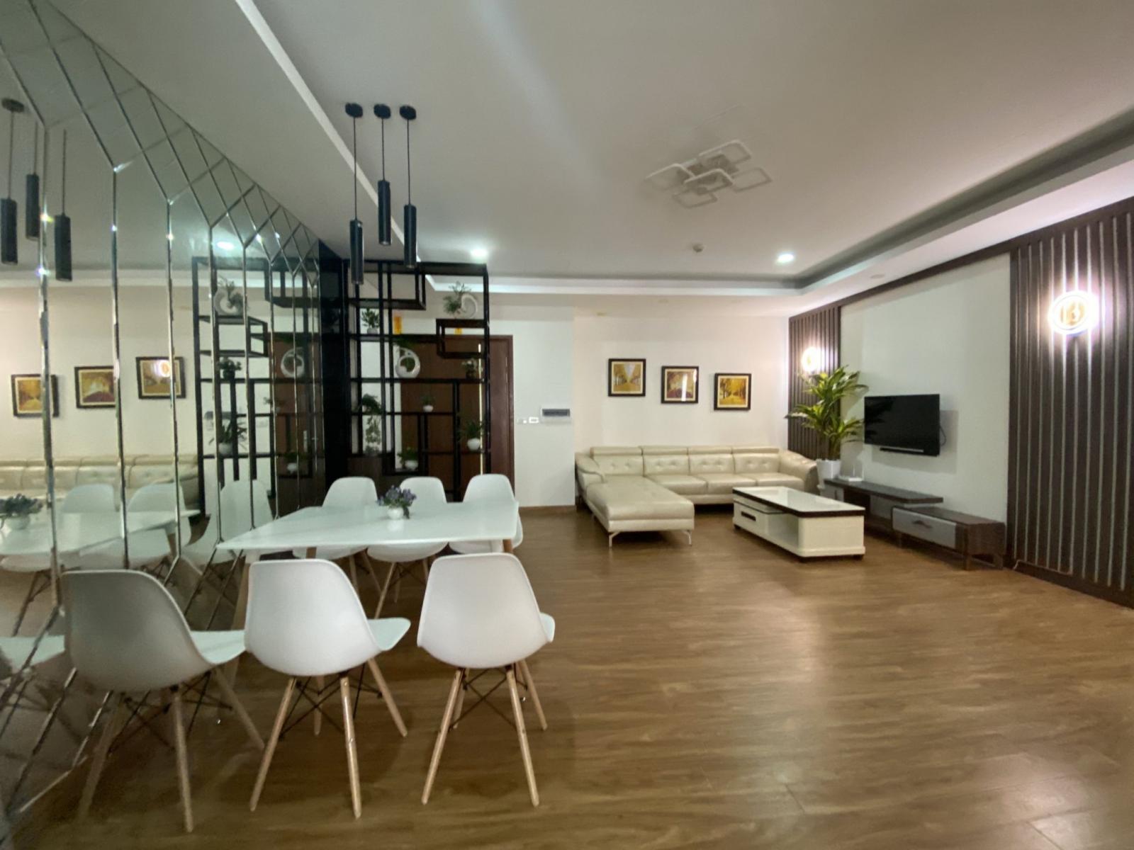 Cần cho thuê gấp căn 3PN, DT 122m2 khu Ngoại Giao Đoàn đầy đủ nội thất cao cấp