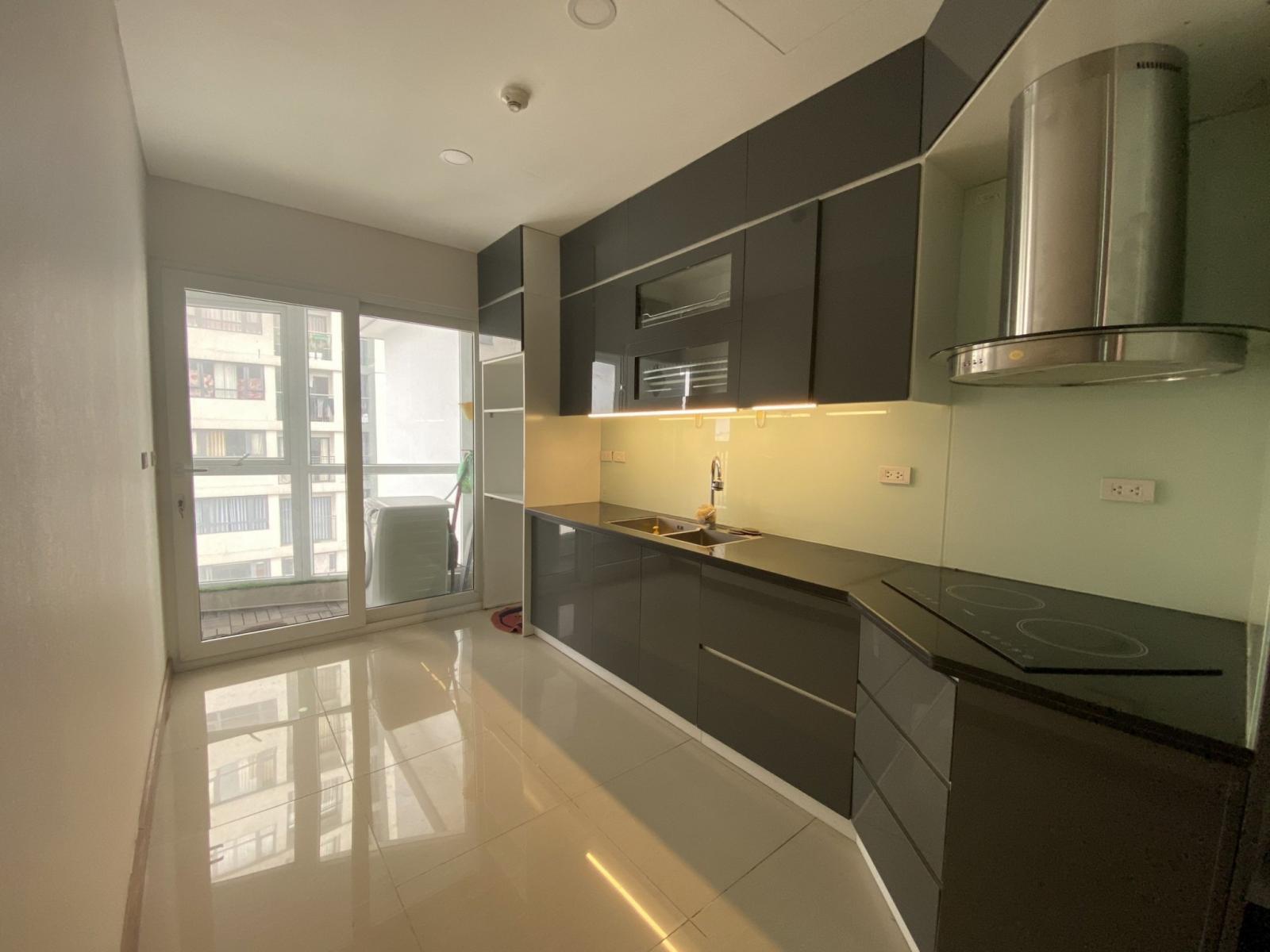 Cần cho thuê gấp căn 3PN, DT 122m2 khu Ngoại Giao Đoàn đầy đủ nội thất cao cấp