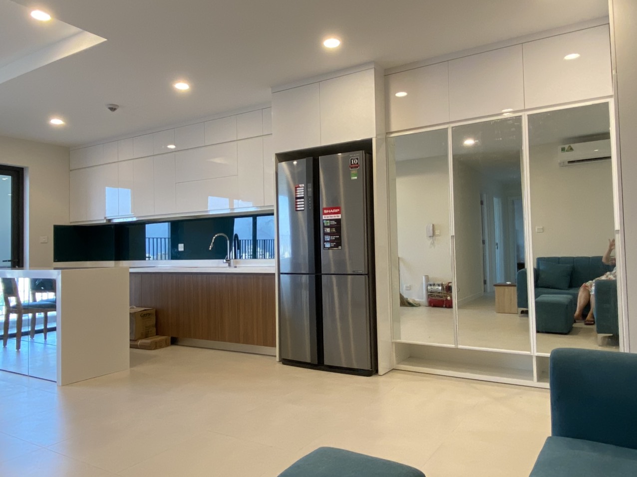 Cho thuê gấp căn hộ chung cư Kosmo Tây Hồ 2PN đủ đồ thương lượng nếu thiện chí.
