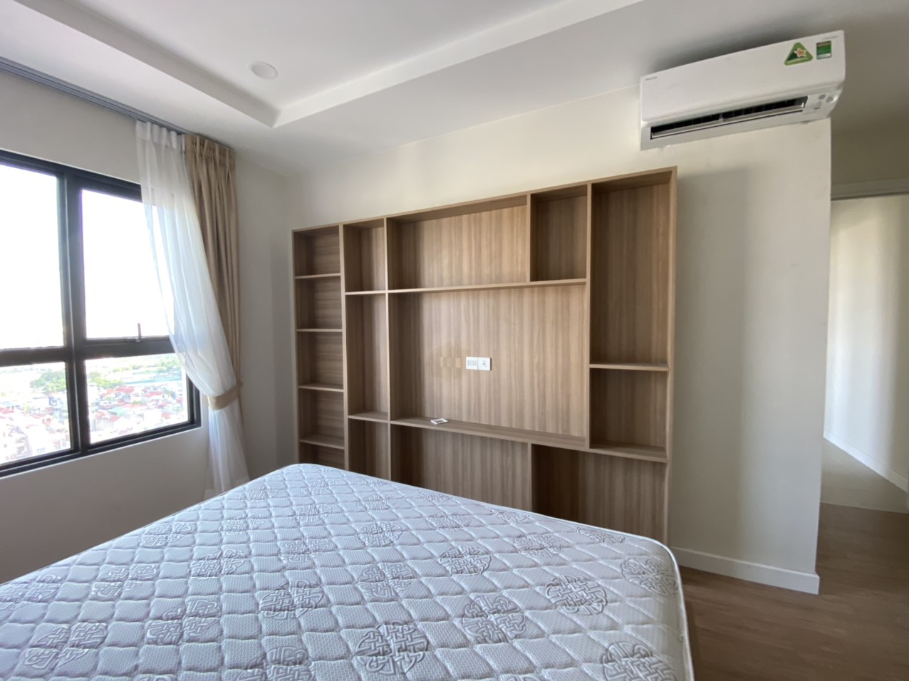 Cho thuê gấp căn hộ chung cư Kosmo Tây Hồ 2PN đủ đồ thương lượng nếu thiện chí.