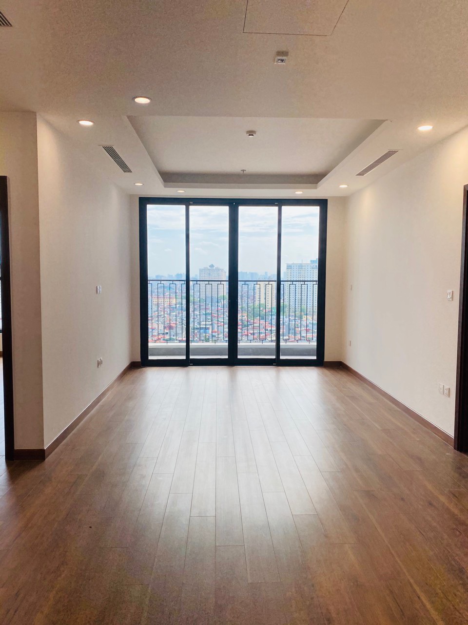 Cho thuê căn hộ ở tòa Hinode city, 3PN đồ cơ bản, giá 16tr/tháng