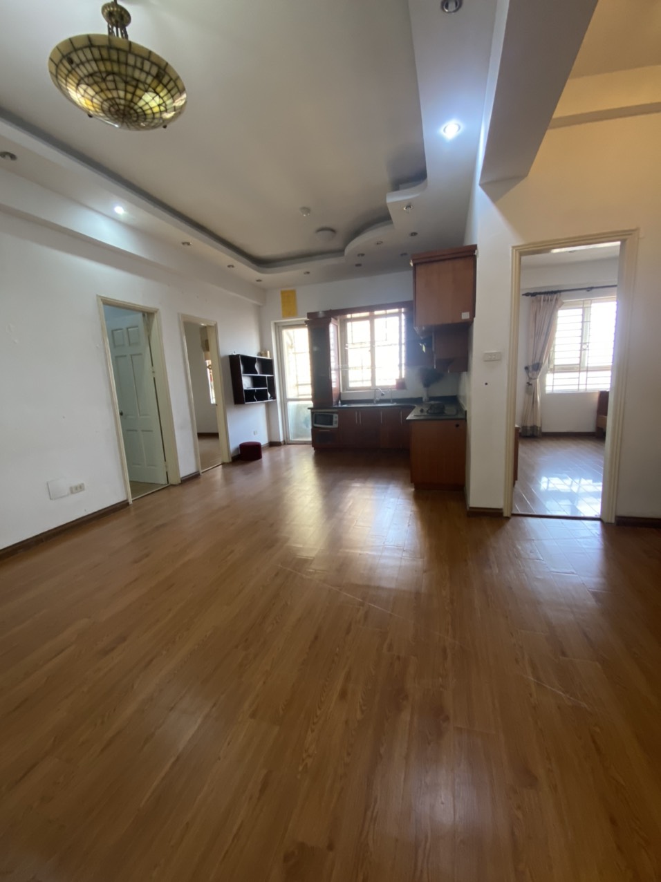 Cho thuê căn hộ 335 cầu giấy 100m2, 3 ngủ, 2vs đồ cơ bản 1 điều hòa giá 12tr