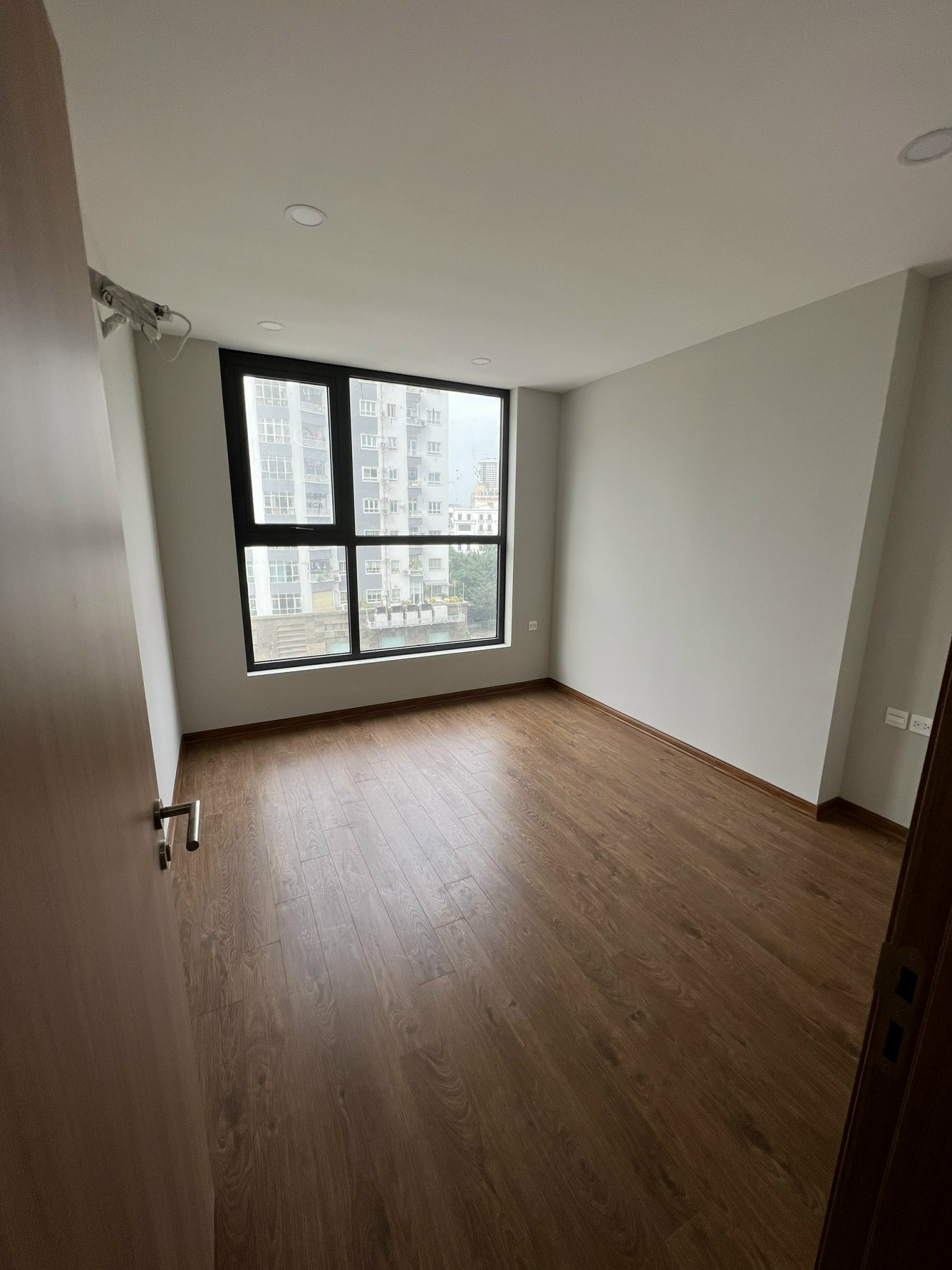 Cho thuê chung cư The Park Home, 87m, 2 phòng ngủ, đồ cơ bản 15 triệu