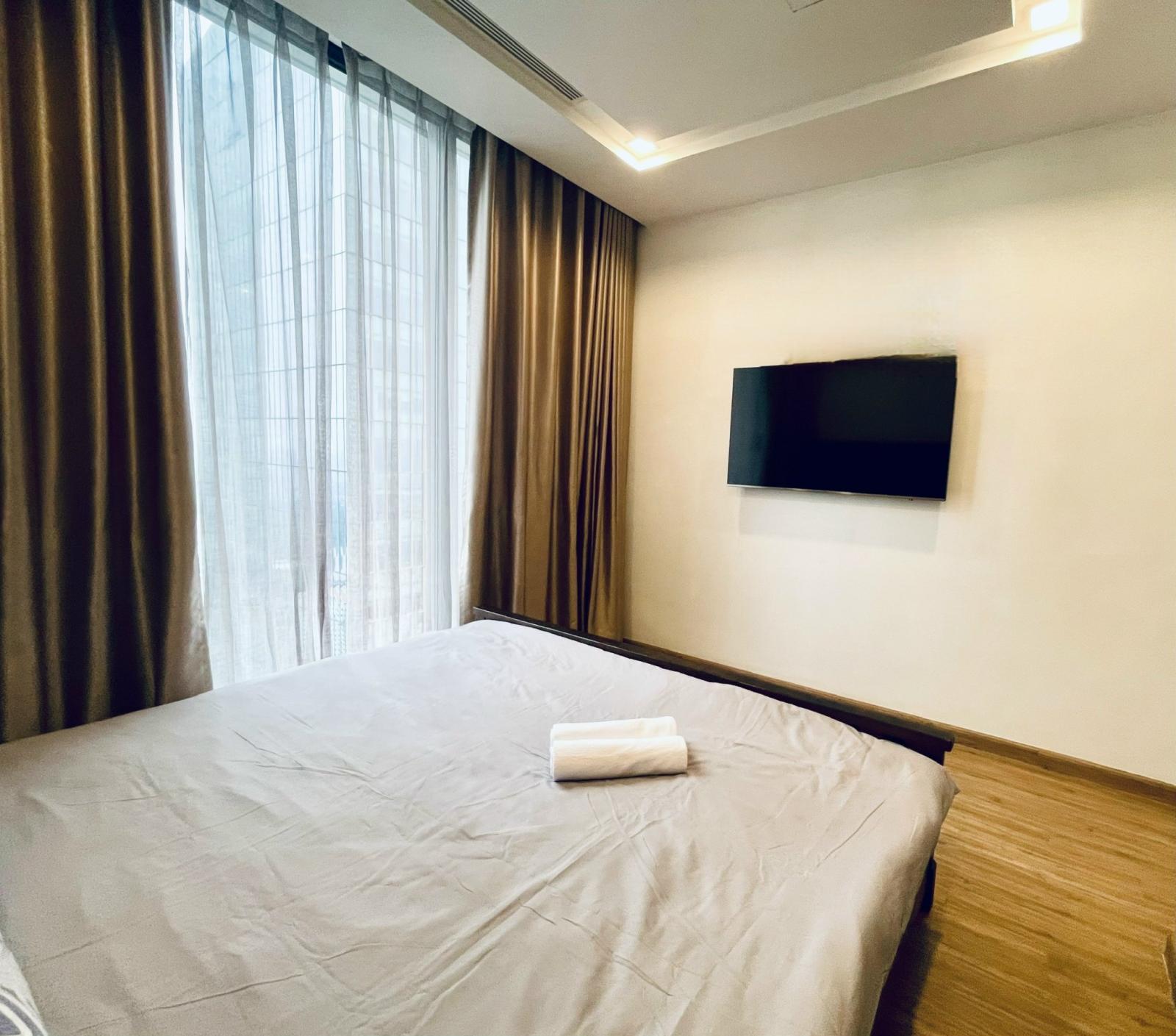 Cho thuê chung cư Vinhomes Metropolis, 2 Ngủ full đồ, vào được luôn, tầng cao
