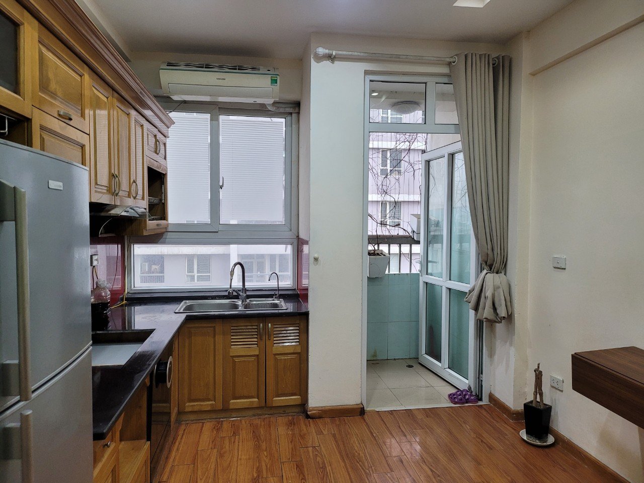 Cho thuê gấp căn hộ 183 Hoàng Văn Thái 65m2, 2 ngủ, 1vs full 10tr vào luôn