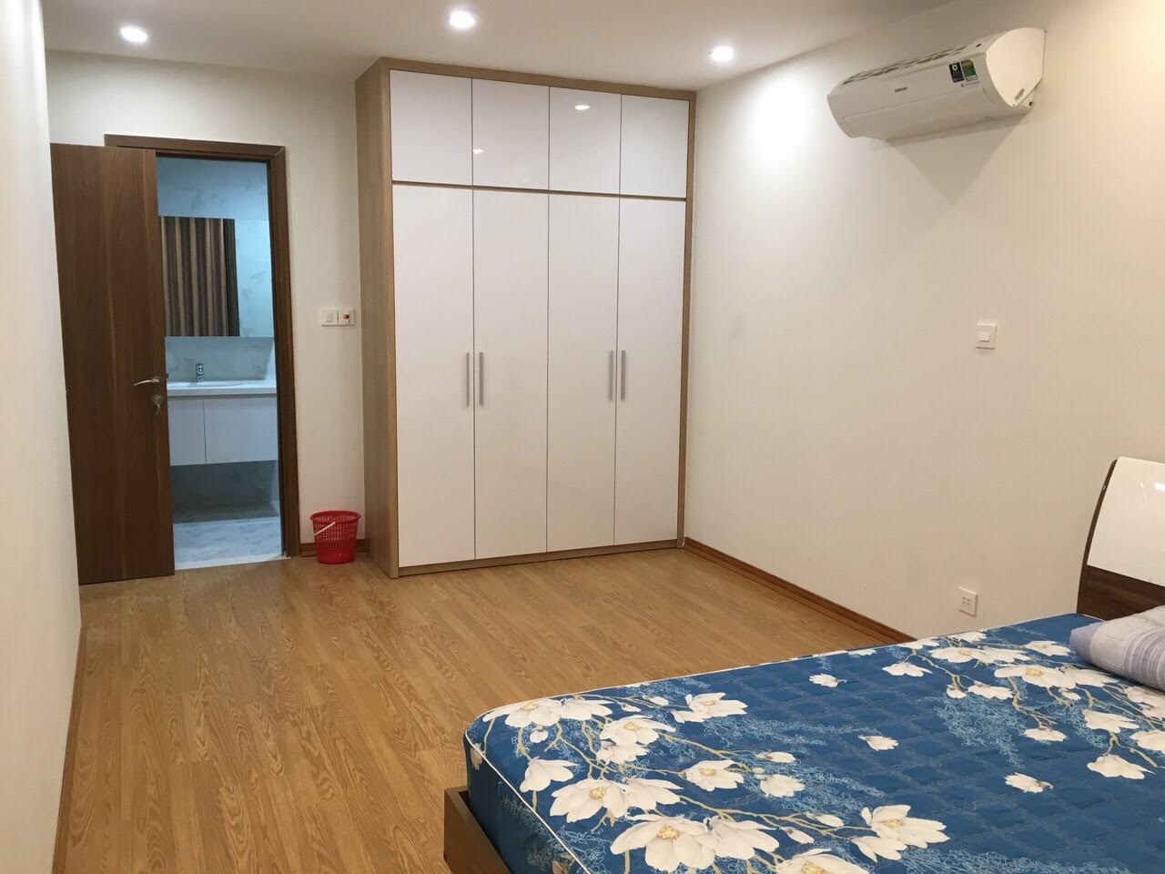 Cho thuê căn hộ chung cư tại Star City Lê Văn Lương, căn hộ thiết kế 2 phòng ngủ, đã trang bị đầy đủ nội thất đẹp và sang trọng