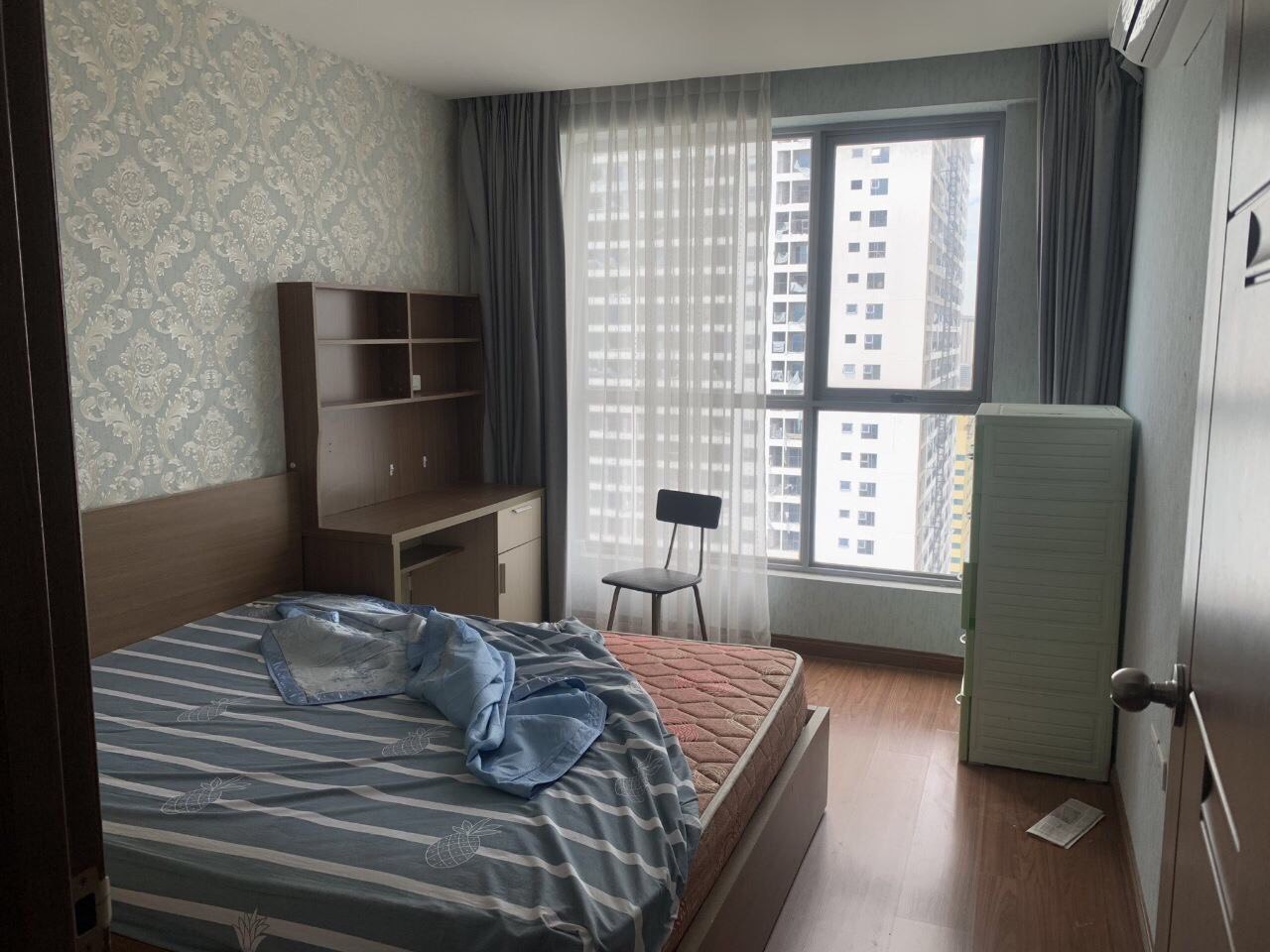 Cho thuê chung cư  Star Tower Dương Đình Nghệ, căn hộ diện tích 90m2 có 2 phòng ngủ, phòng khách