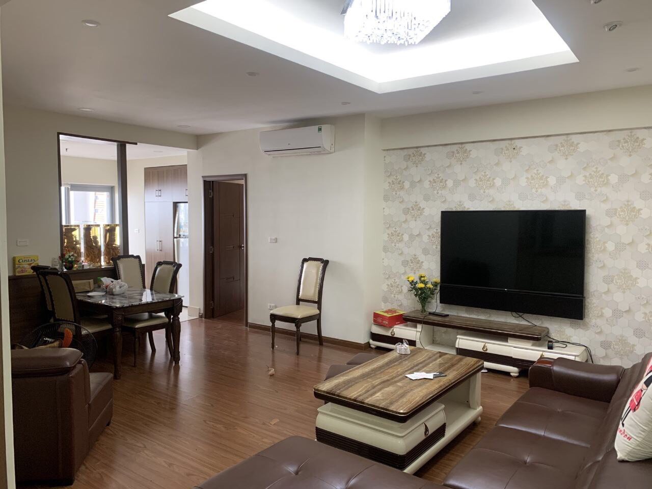 Cho thuê chung cư  Star Tower Dương Đình Nghệ, căn hộ diện tích 90m2 có 2 phòng ngủ, phòng khách