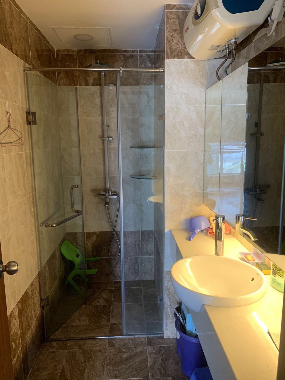 Cho thuê chung cư  Star Tower Dương Đình Nghệ, căn hộ diện tích 90m2 có 2 phòng ngủ, phòng khách