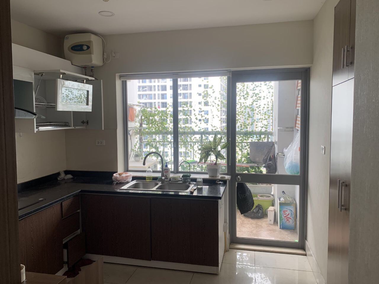 Cho thuê chung cư  Star Tower Dương Đình Nghệ, căn hộ diện tích 90m2 có 2 phòng ngủ, phòng khách