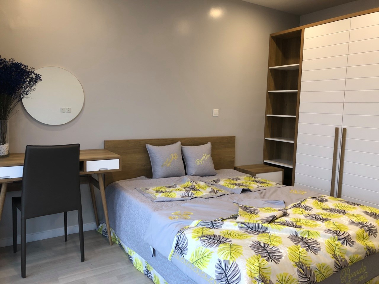 Cho thuê căn hộ chung cư Golden Palm Lê Văn Lương, 120m2, 3 phòng ngủ full nội thất