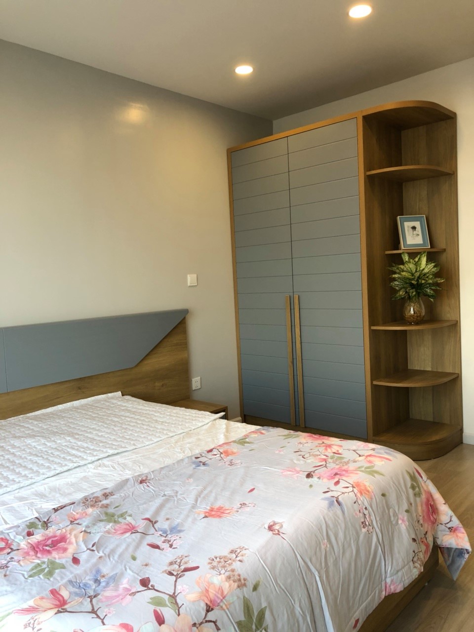 Cho thuê căn hộ chung cư Golden Palm Lê Văn Lương, 120m2, 3 phòng ngủ full nội thất