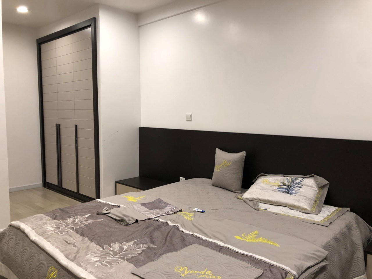 Cho thuê căn hộ chung cư Golden Palm Lê Văn Lương, 120m2, 3 phòng ngủ full nội thất