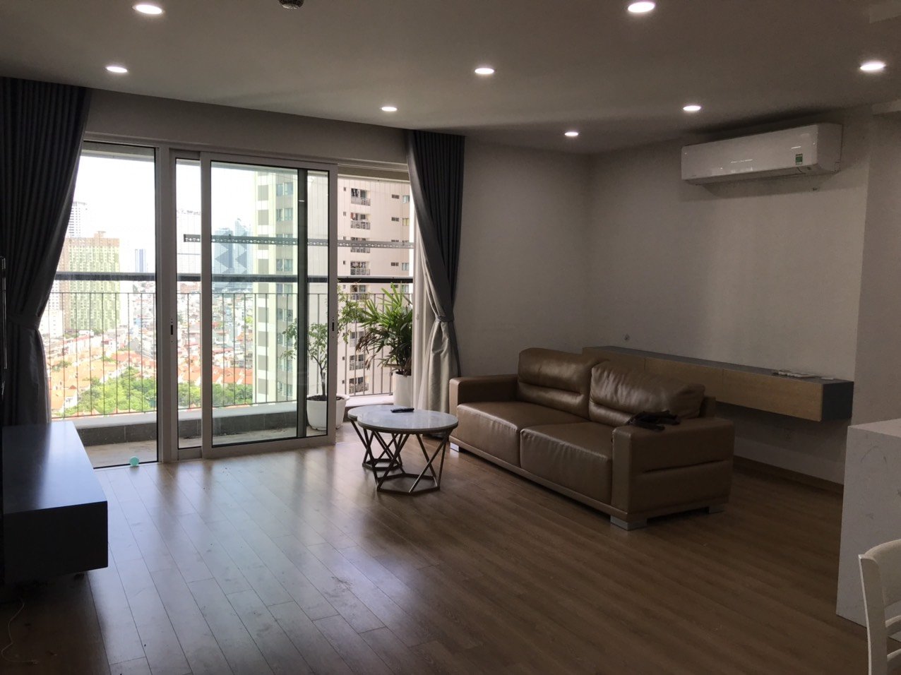 Cho thuê căn hộ Season Avenue Mỗ Lao 110m, 3 ngủ, 2vs full 16.5tr nhận nhà ngay