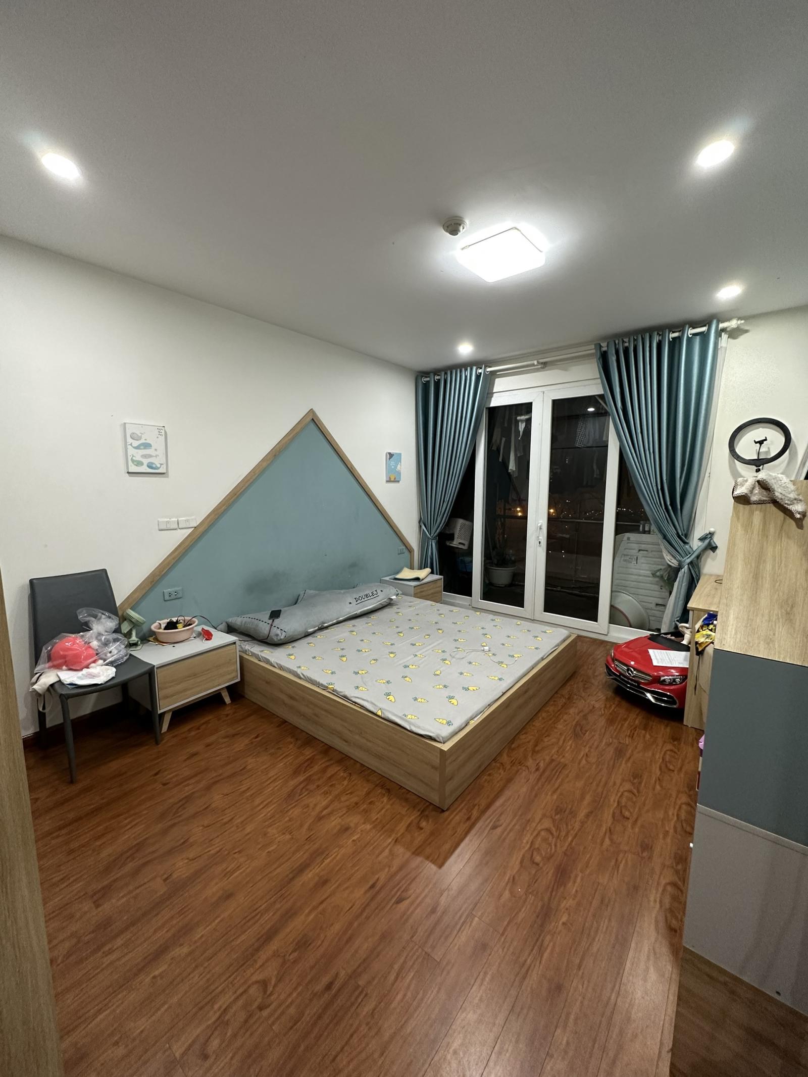 Cho thuê căn hộ CT4 Vimeco Nguyễn Chánh 148m, 3 ngủ, 2vs full 23tr vào luôn