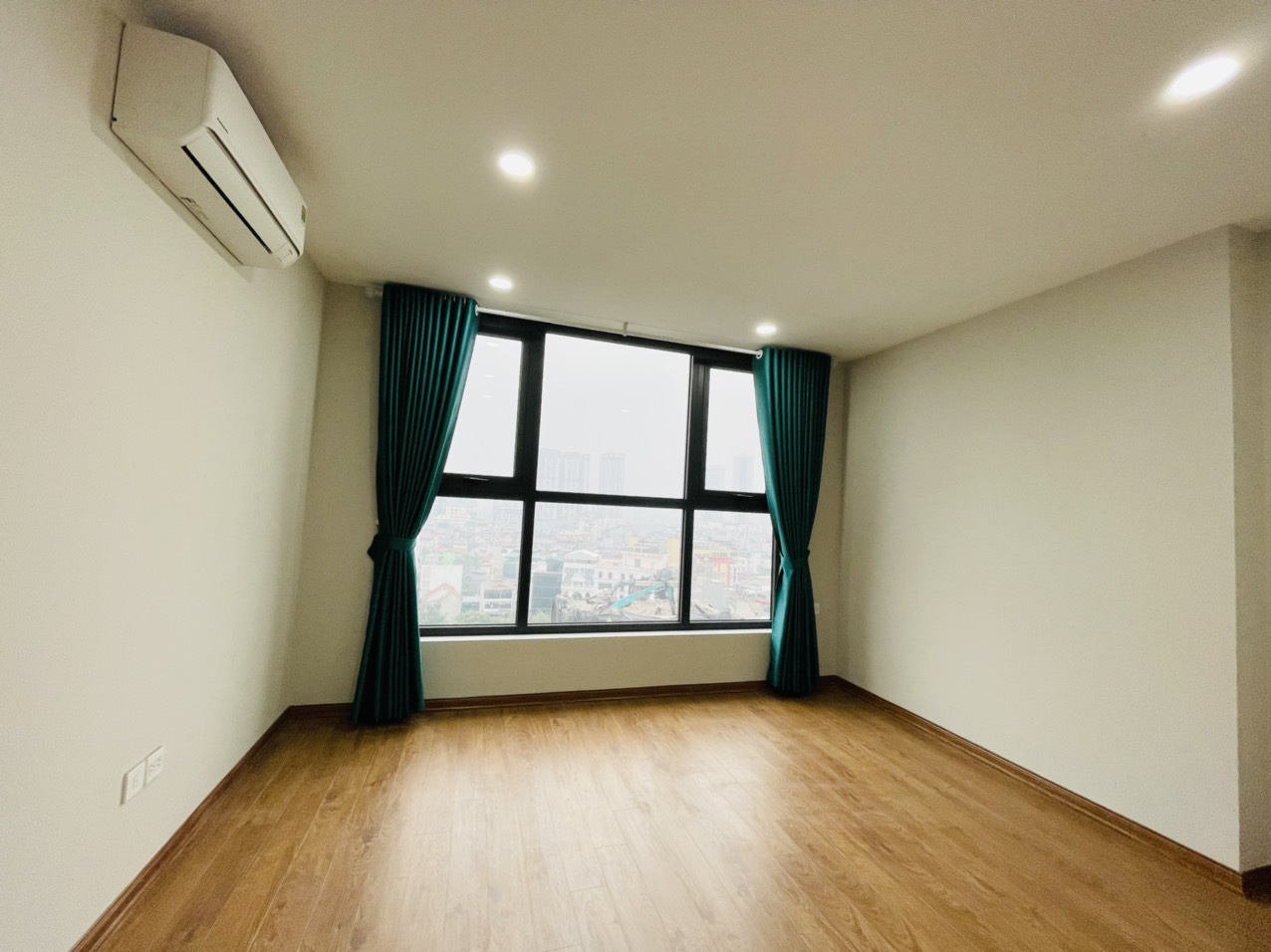 Cho thuê căn hộ The Park Home Thành Thái 134m, 4 ngủ, 3vs đồ cơ bản giá 21tr nhận nhà ngay